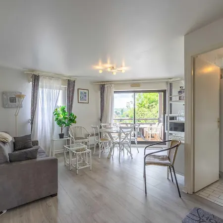 Cosy With Parking & Balcony - 4p - Deauville